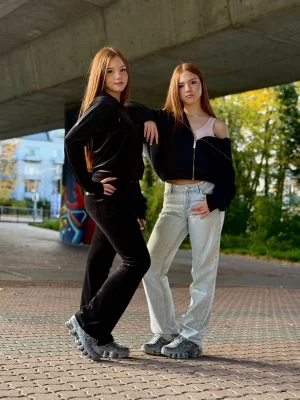 Twins on Ice - Instagram - 10.11.2025
