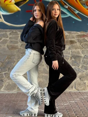 Twins on Ice - Instagram - 10.11.2025
