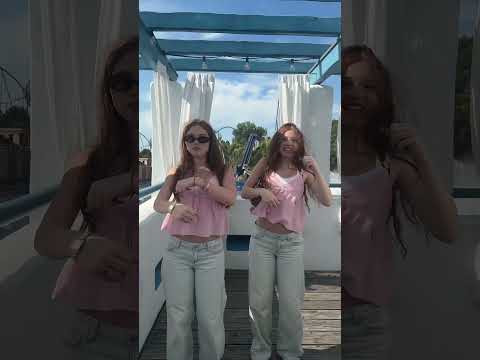 👩🏻‍🦰👩🏻‍🦰 #twins #trend #dance #funny #shortvideo #shortsviral #fypシ #viralshorts #sisters
