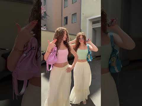 Endlich ☀️ in Berlin #summer #fun #twins #dance #beautiful #trend #shorts #shortvideo #virslshorts