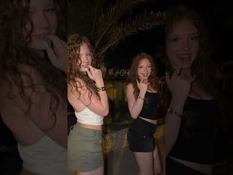 👀👀 #twins #fun #dance #trend #trending #shorts #viralshorts #beautiful #sisters #rimini