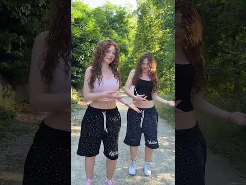👩🏻‍🦰👩🏻‍🦰 #dance #fun #trend #outfit #beautiful #twins #fypシ #virslshorts