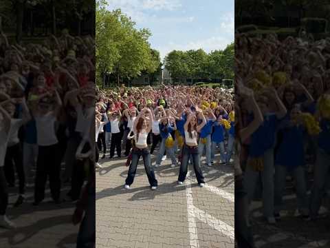 Benutzt alle unseren Sound, wir kommentieren unter jedem Video 🫶🏻 #twins #dance #trend #fun