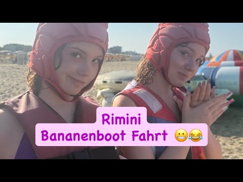 Rimini Bananenboot fahren 😅 #rimini #twins #vlog #funny #urlaub #spaß 