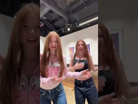 GREEN GREEN ✅ #twins #dance #shortvideo #trend #fypシ #bts #viralahorts