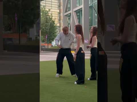 Ich habe es sehr gut gemacht 😂 gell? #twins #funny #bts #fun #friends #berlin #dance #trend