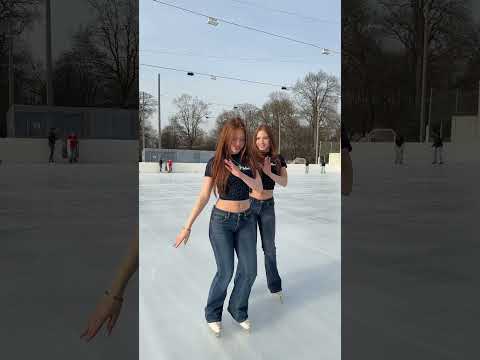 🫶🏻 #dance #fun #shortvideo #iceskating #dancer #dancechallenge #sport #viralshorts #twins