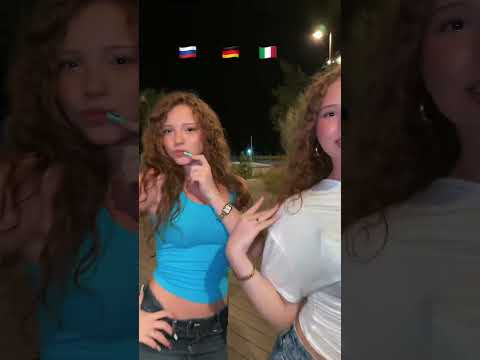 Warum stehen da 3 Flaggen? #twins #dance #trend #beautiful #shorts #viralshorts