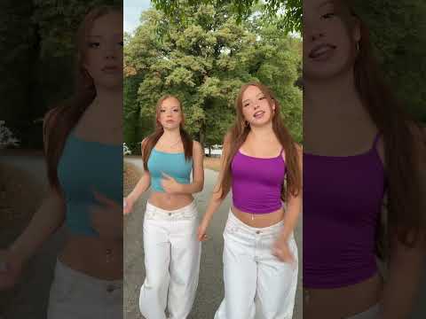 Tip toessss 🫣 #twins #trending #trend #dance #fun #funny #shorts