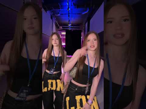 👀 #twins #dance #trend #fypシ #beautiful #viealshort #shortvideo #trendshorts #sister