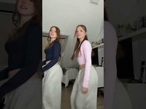 🫶🏻 #twins #dance #fun #shortvideo #trending #dancer #fyp #viral #shotsvideo #viralshort #trendy